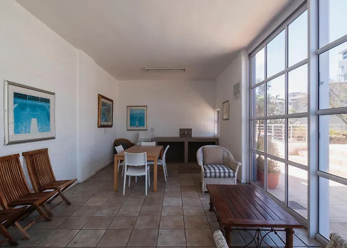Stunning 2 Bed Apartment - Green Point