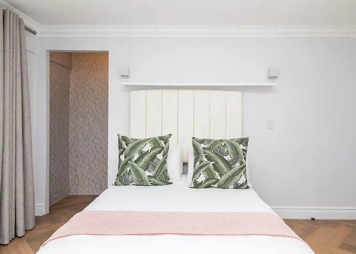 Stunning 2 Bed Apartment - Green Point