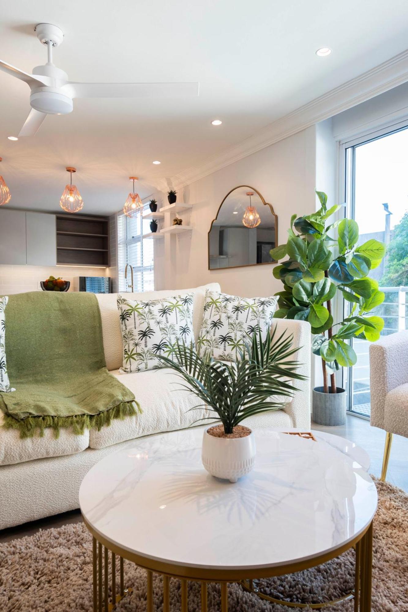 Stunning 2 Bed - Point Apartment *
