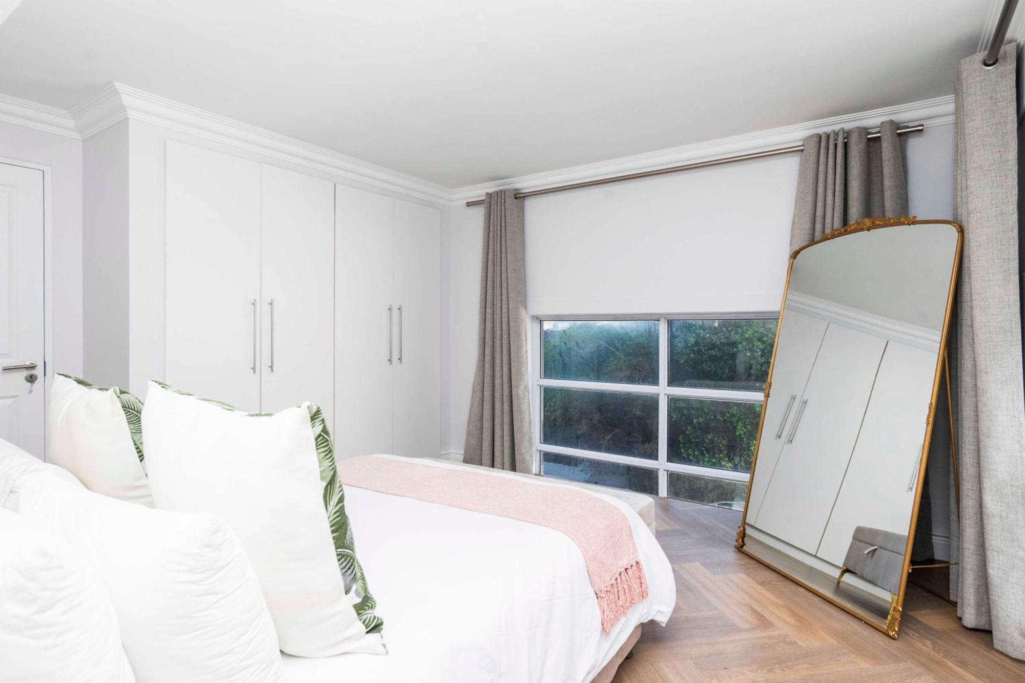 Apartment Stunning 2 Bed - Point Cape Town